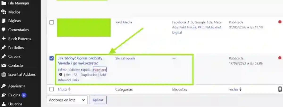 Panel de entradas de WordPress con una publicación de spam en polaco sobre bonos de casino, resaltada en el listado de contenido